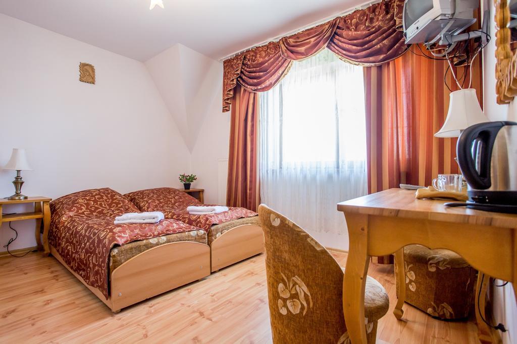Pod Modrzewiami Hotel Zakopane Kamer foto